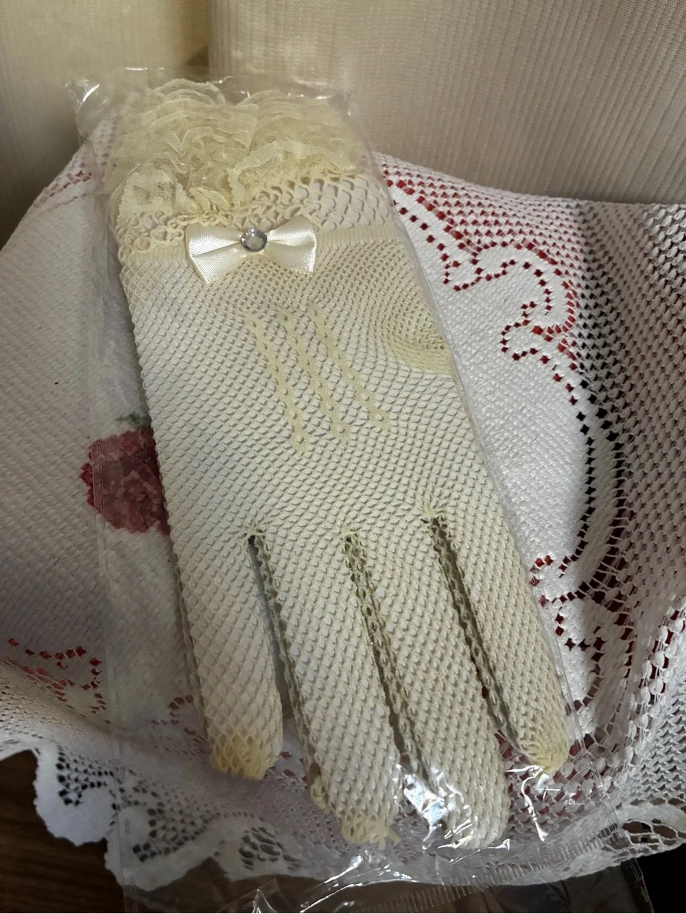 Ivory Lace-Trim Women's Dress Gloves with Bow Accent